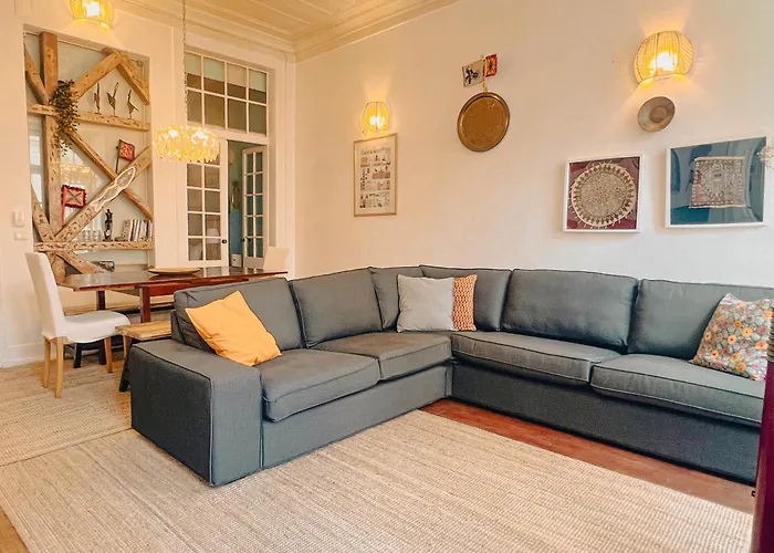 Santos Charming - In Tradional *